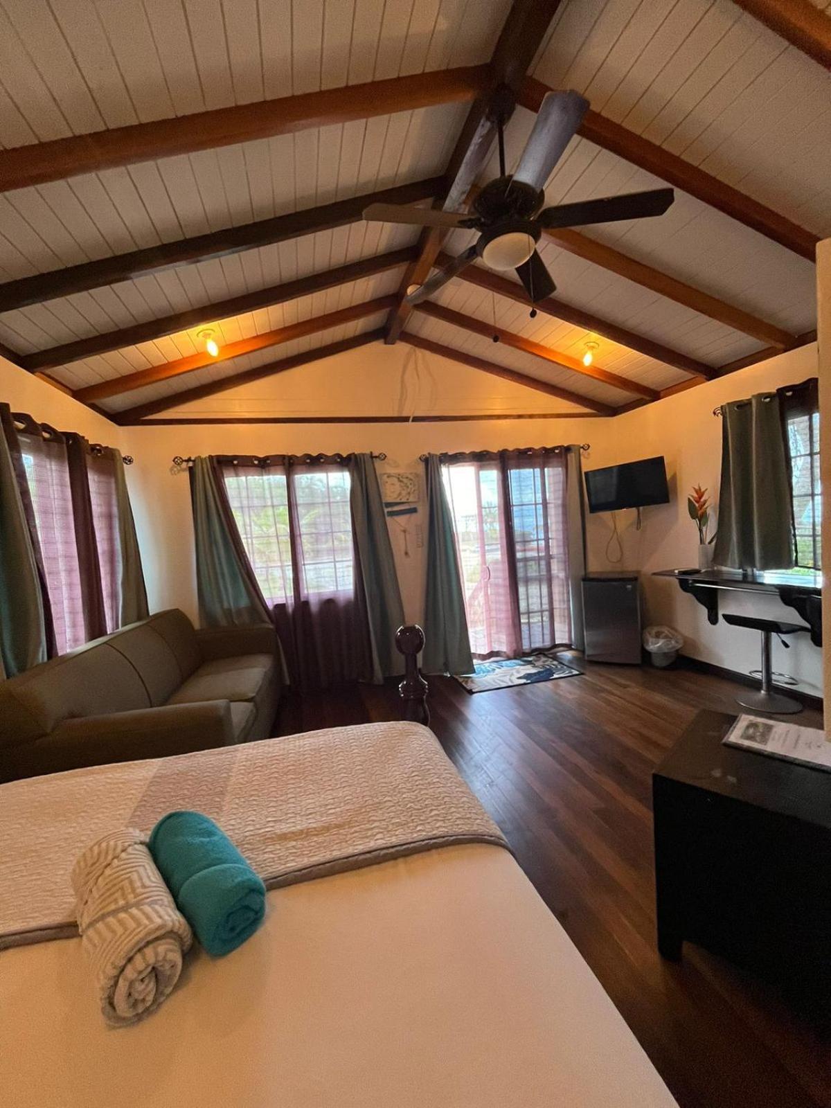 Seaside Chateau Resort Belize City Kültér fotó